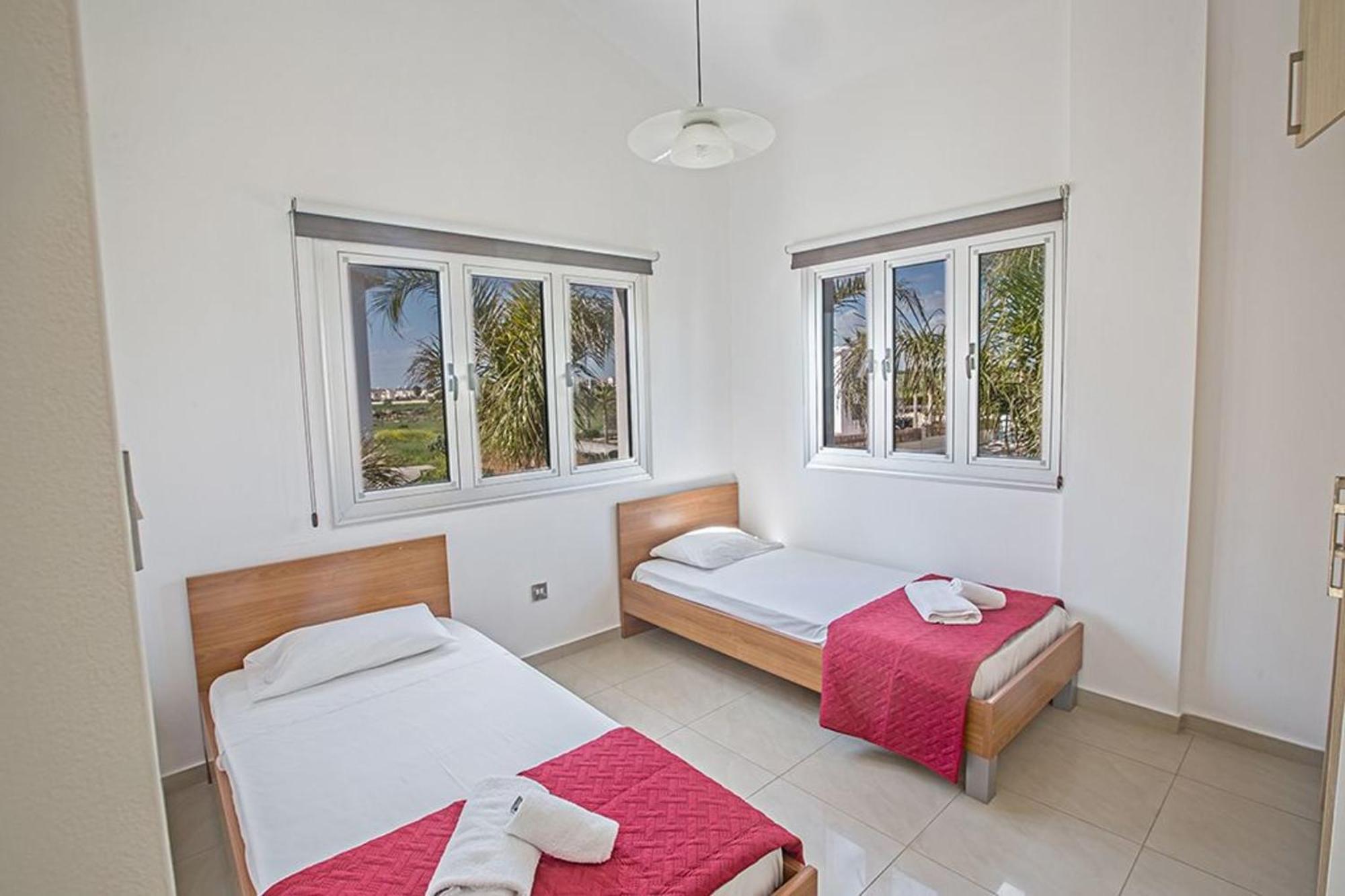 Adaman - Stunning 3 Bedroom Seafront With Pool - Close To The *