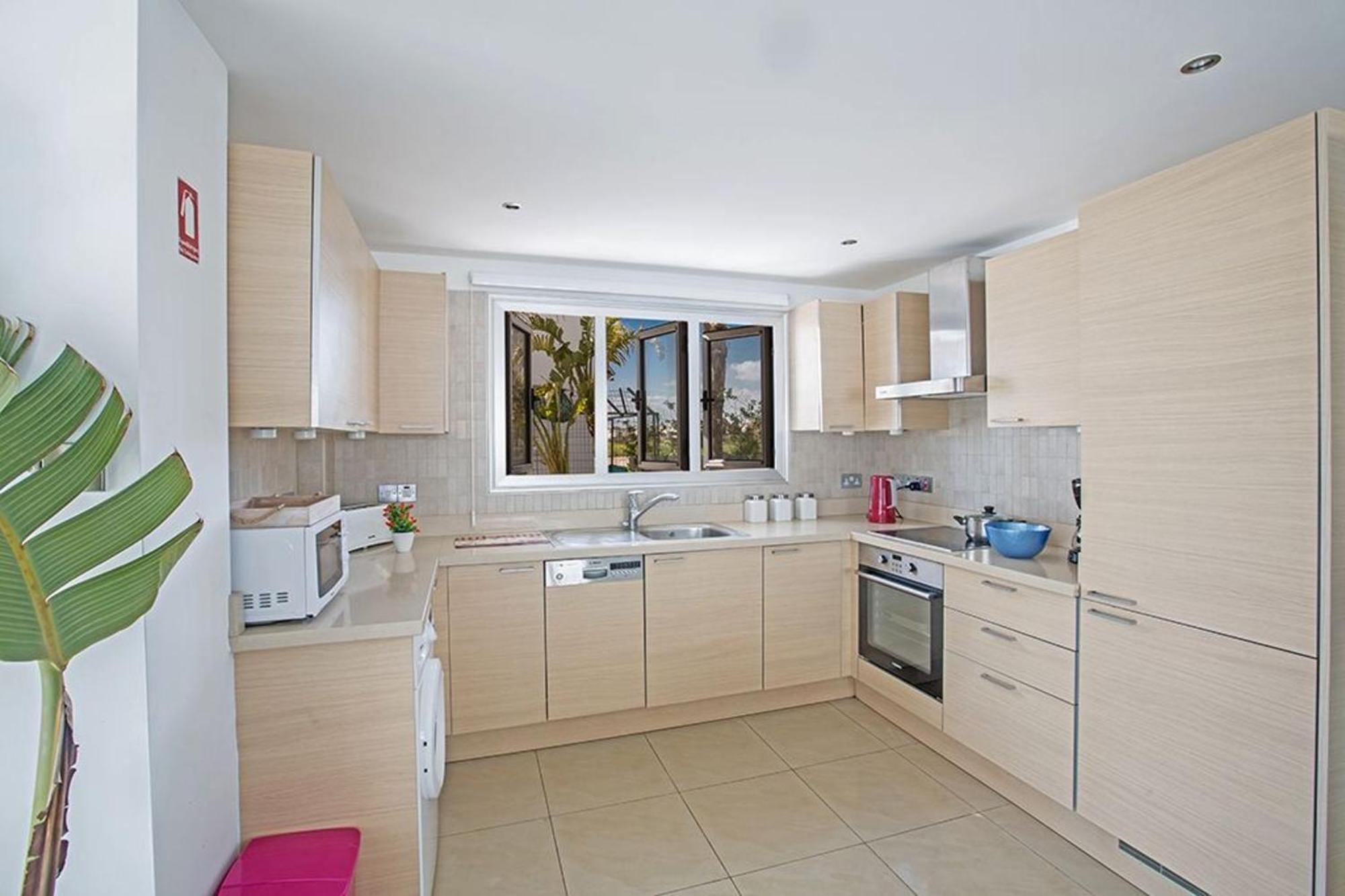 Adaman - Stunning 3 Bedroom Seafront With Pool - Close To The Villa Ayia Napa