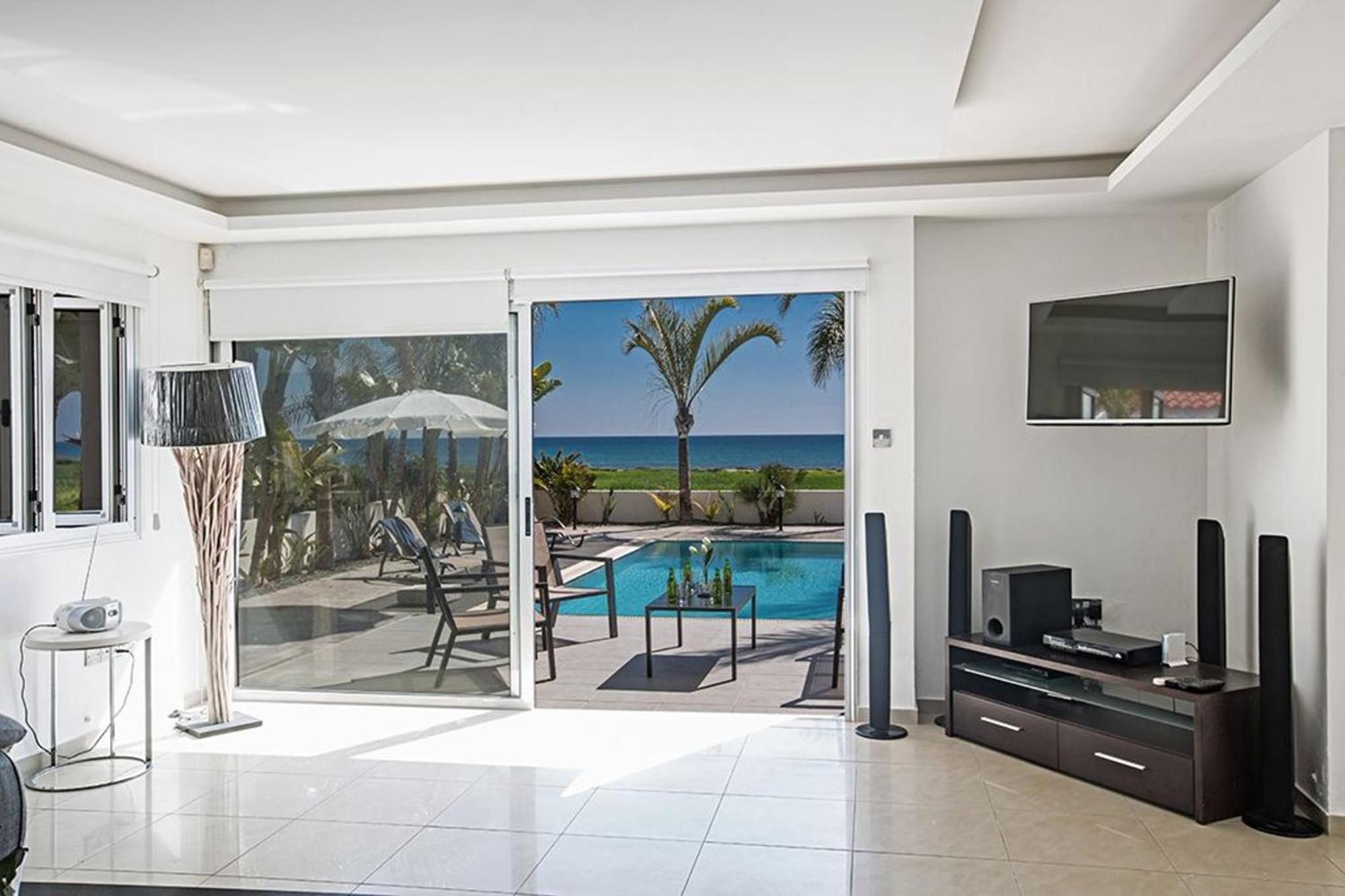 Adaman - Stunning 3 Bedroom Seafront With Pool - Close To The Villa